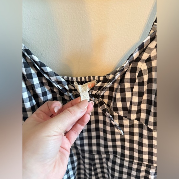 Giani Bini • Gingham Black and White Jumpsuit Sz XS Cutout Front Pockets‎ - Picture 4 of 10